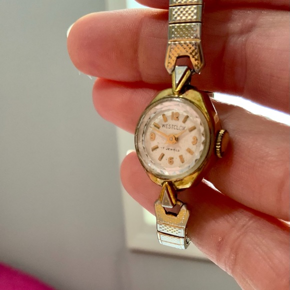 Vintage Westclox 17 Jewels Ladies Textured Gold Tone Wristwatch - Picture 12 of 15